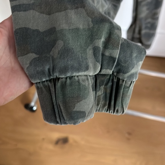 Camo joggers by Bella Dahl size Sm - Picture 5 of 6